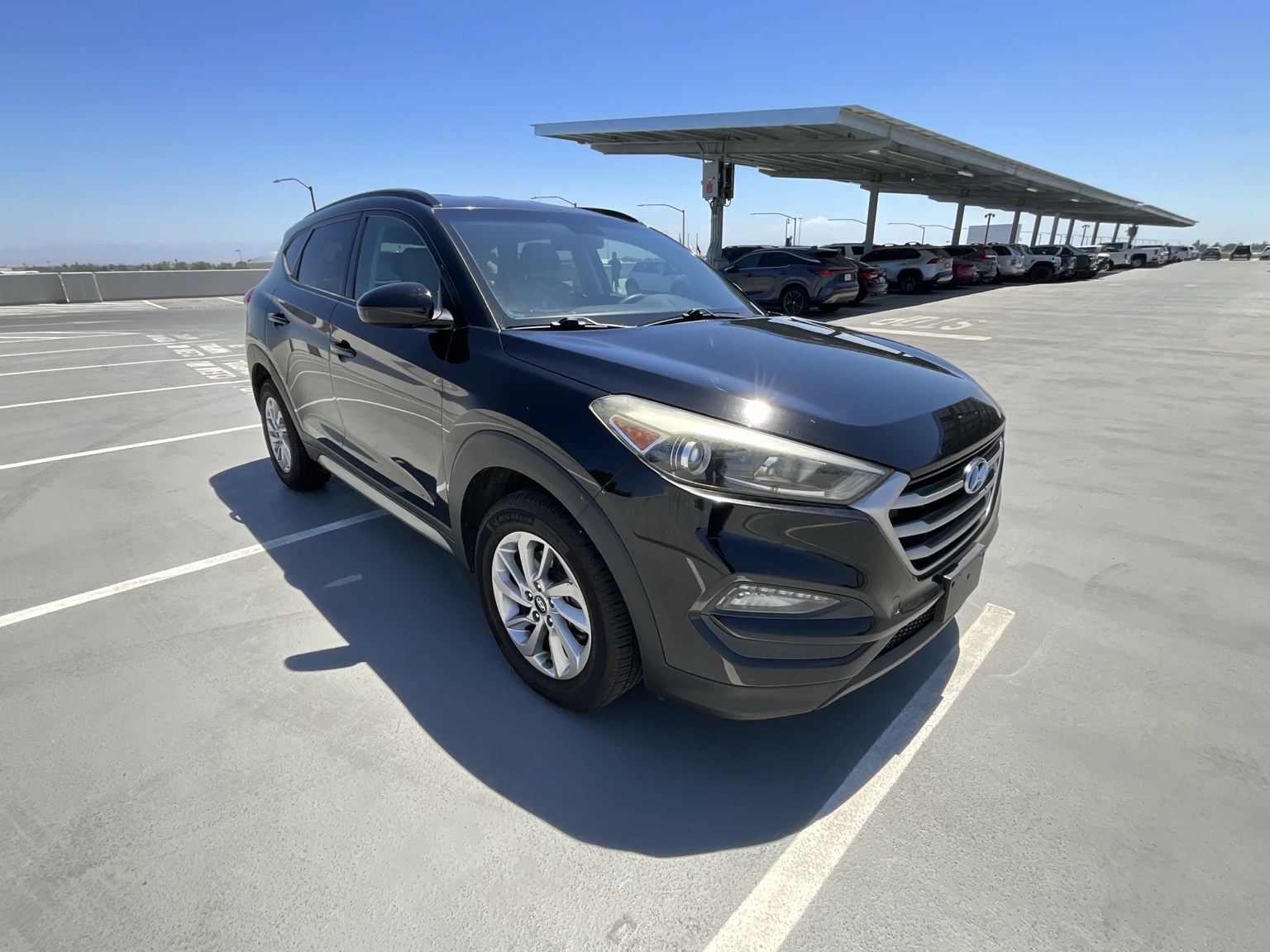 2017 Hyundai Tucson SE, photo 1 of 8