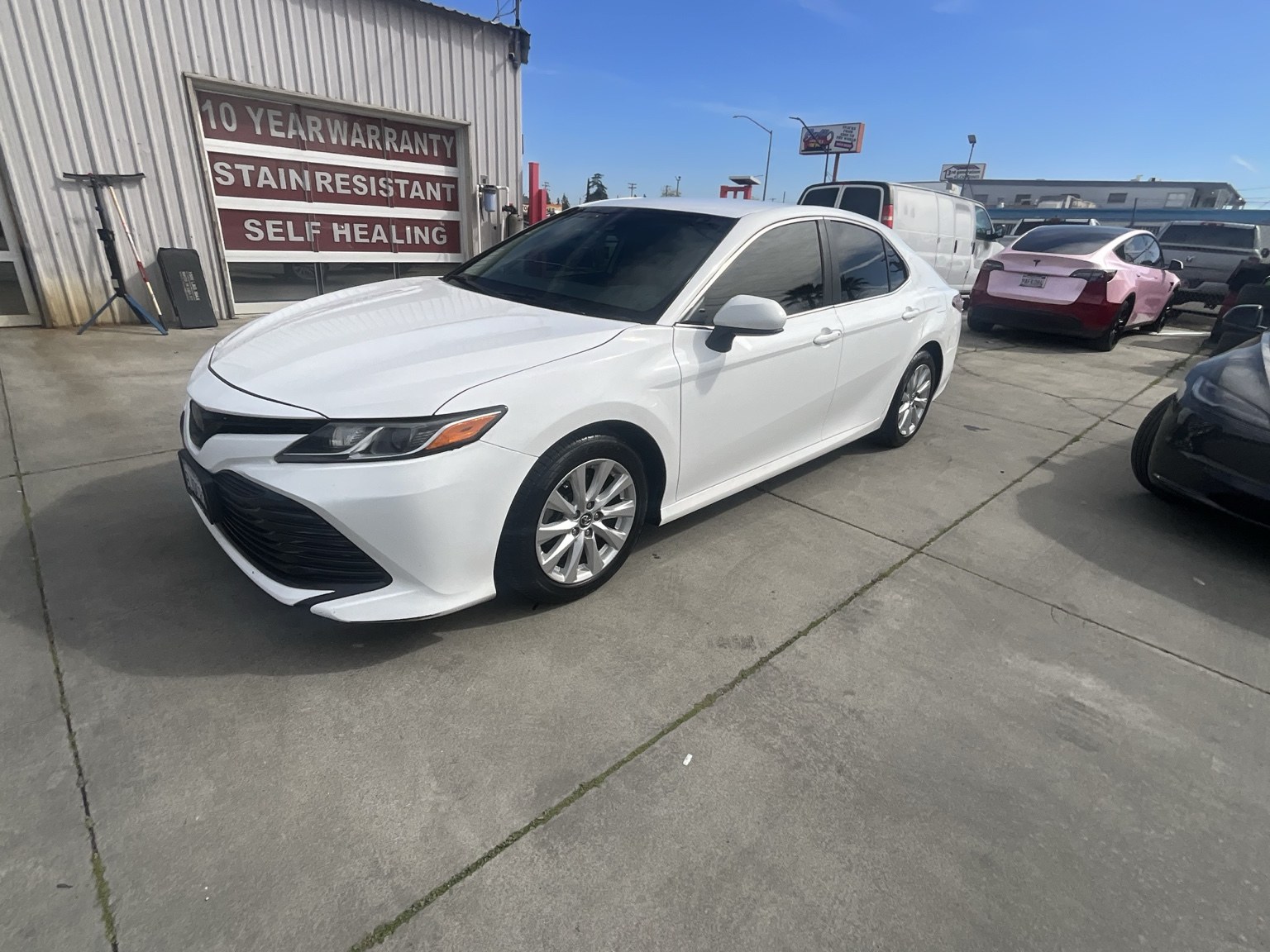 2020 Toyota Camry LE, photo 1 of 8